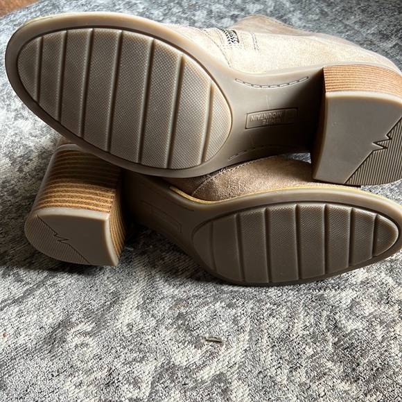 White Mountain Dara peep toe booties EUC - Picture 6 of 6